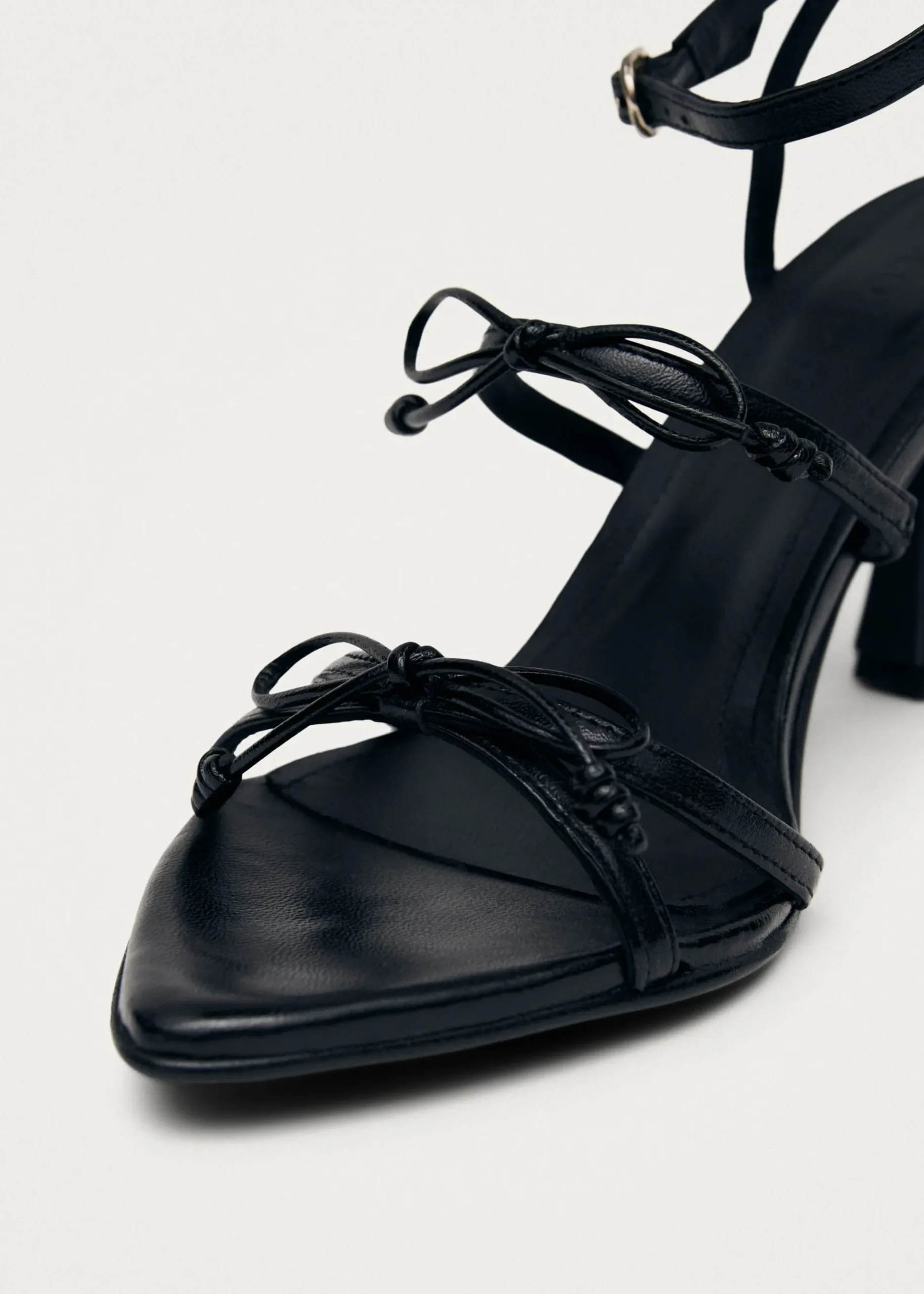 Malia Sandalen mit Schleife und Absatz