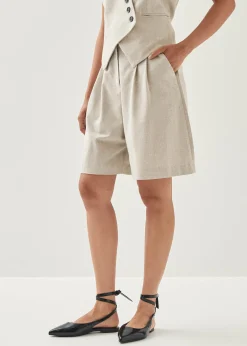 Niselle Cream Shorts