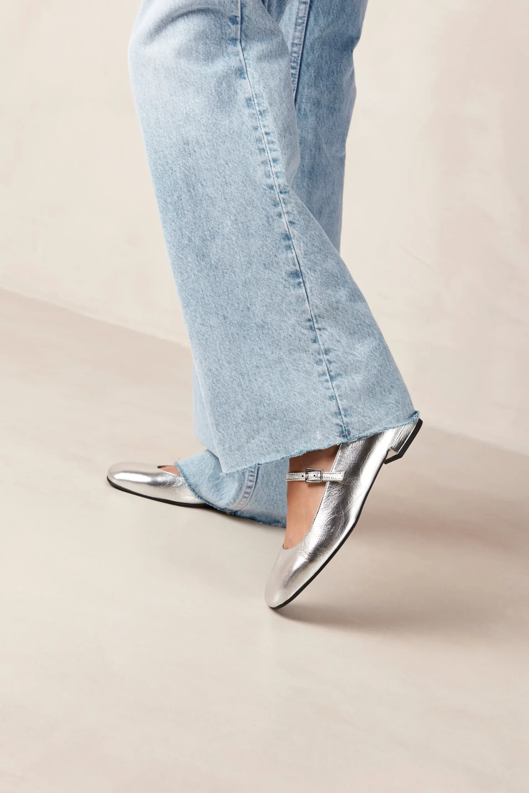 Por Do Sol Shimmer Silver Leather Ballet Flats