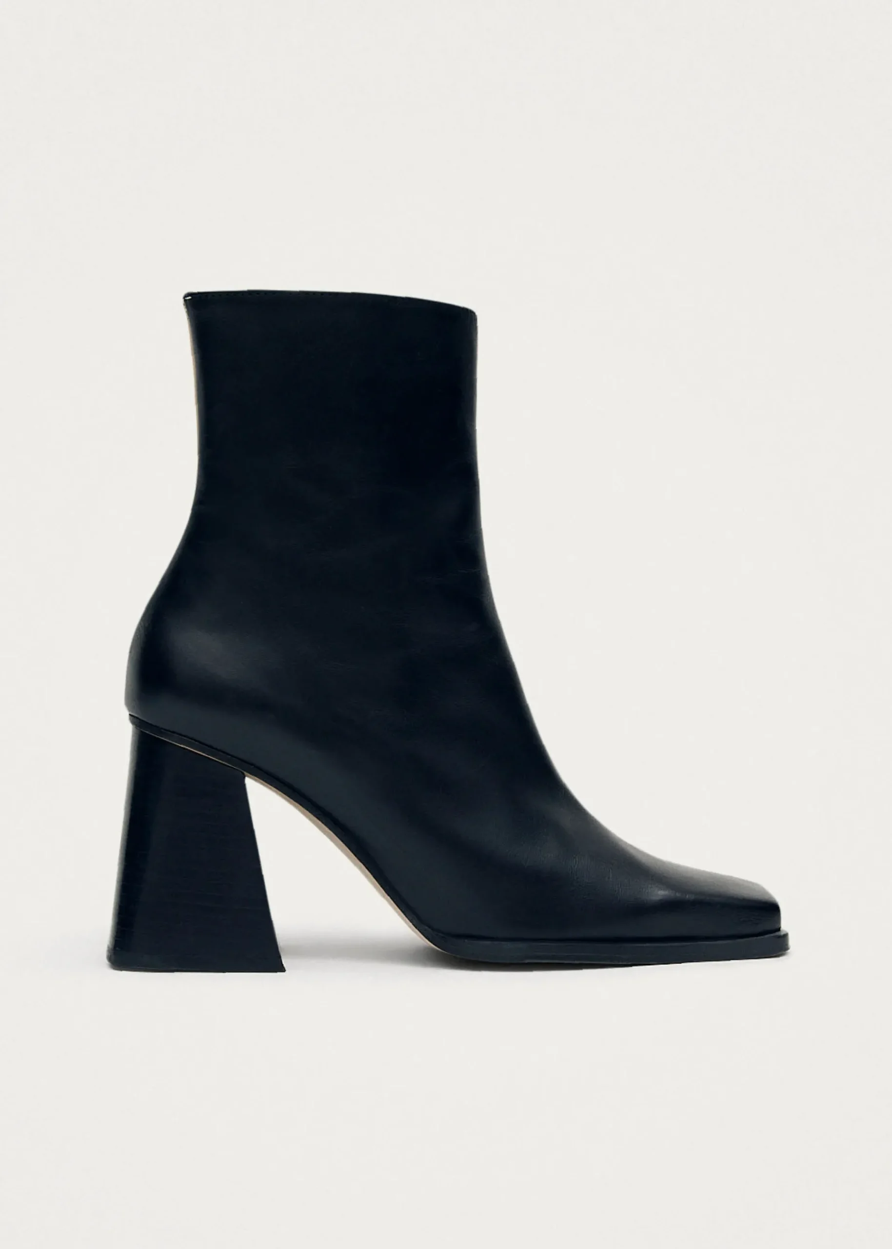 South Bicolor Schwarze und beigefarbene Lederstiefel