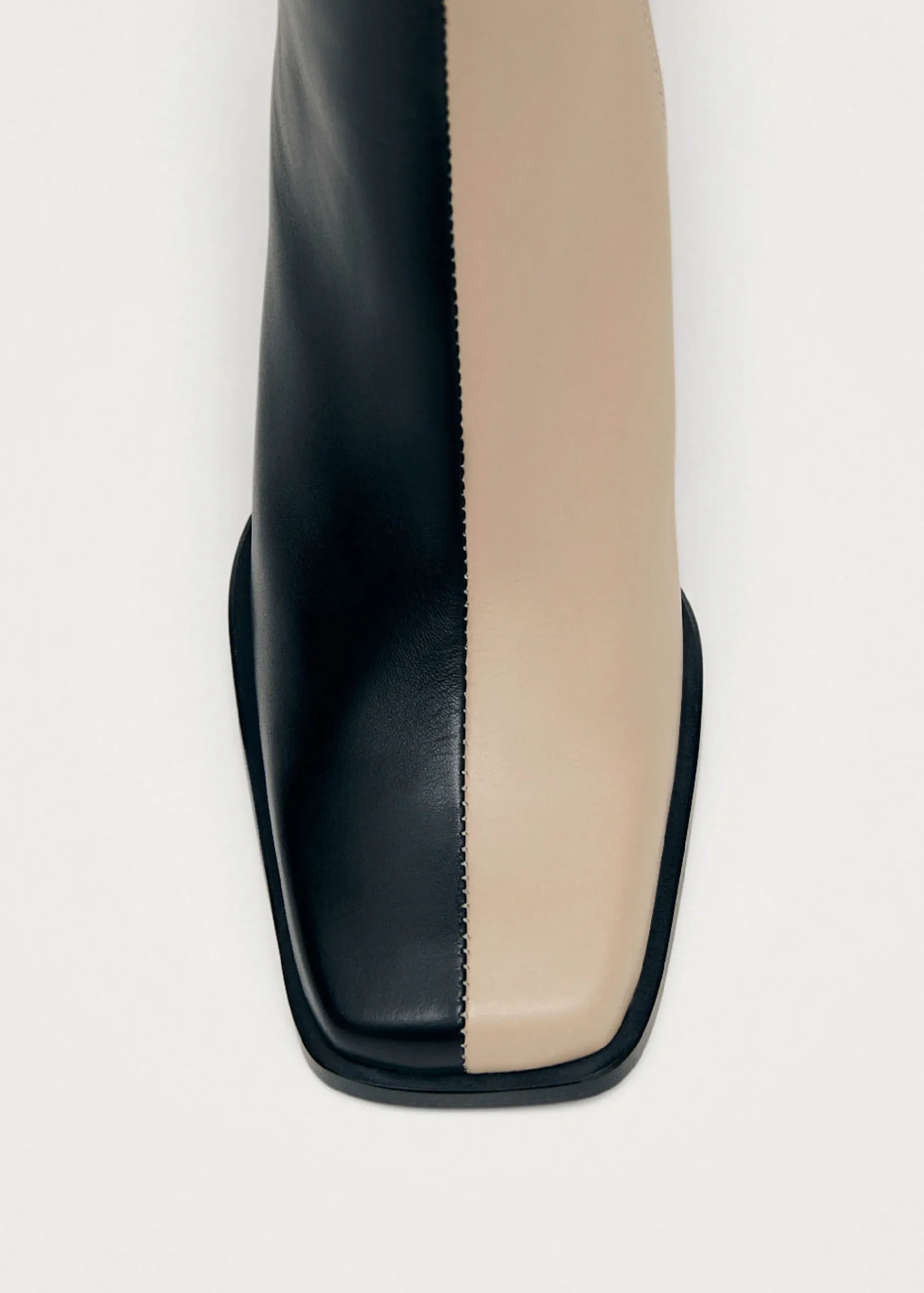 South Bicolor Schwarze und beigefarbene Lederstiefel