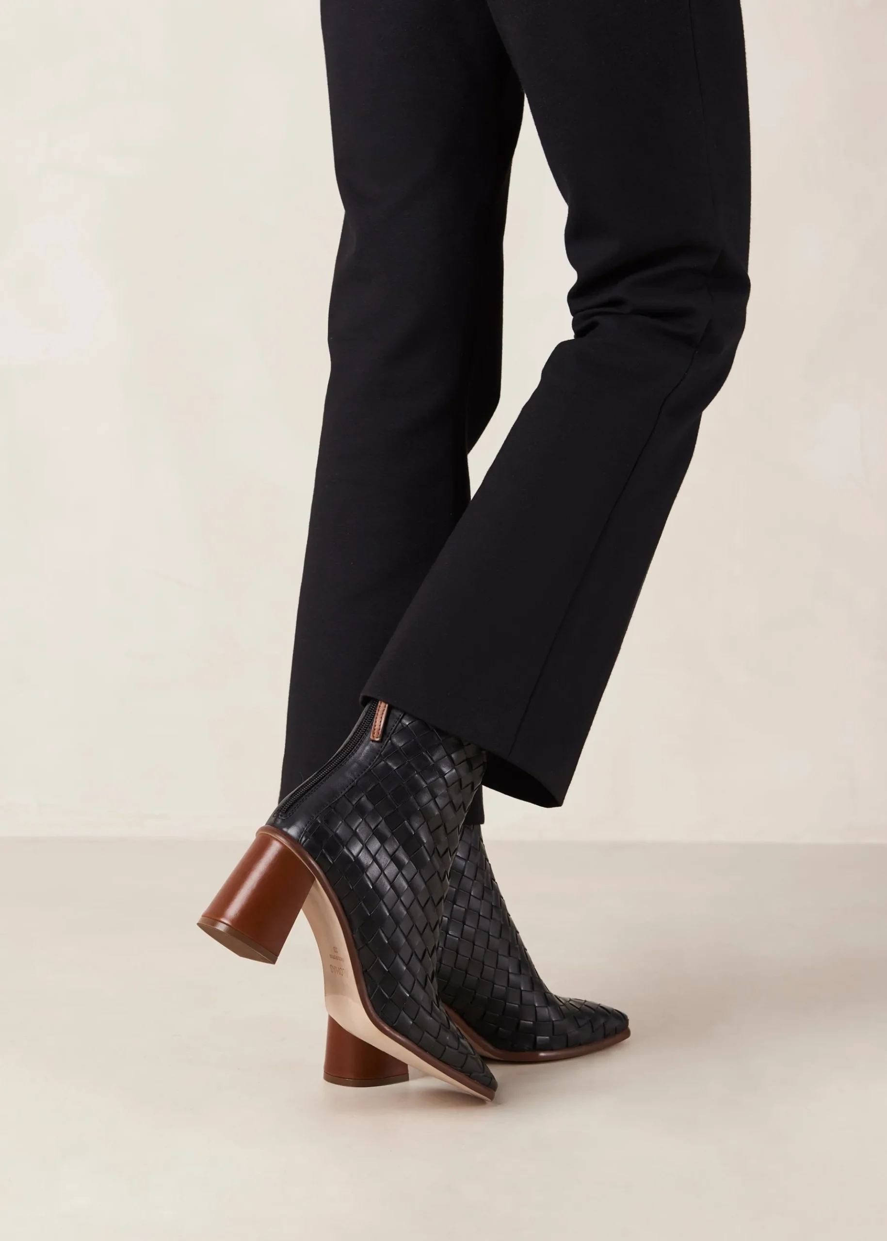 West Braided Schwarze Lederstiefel