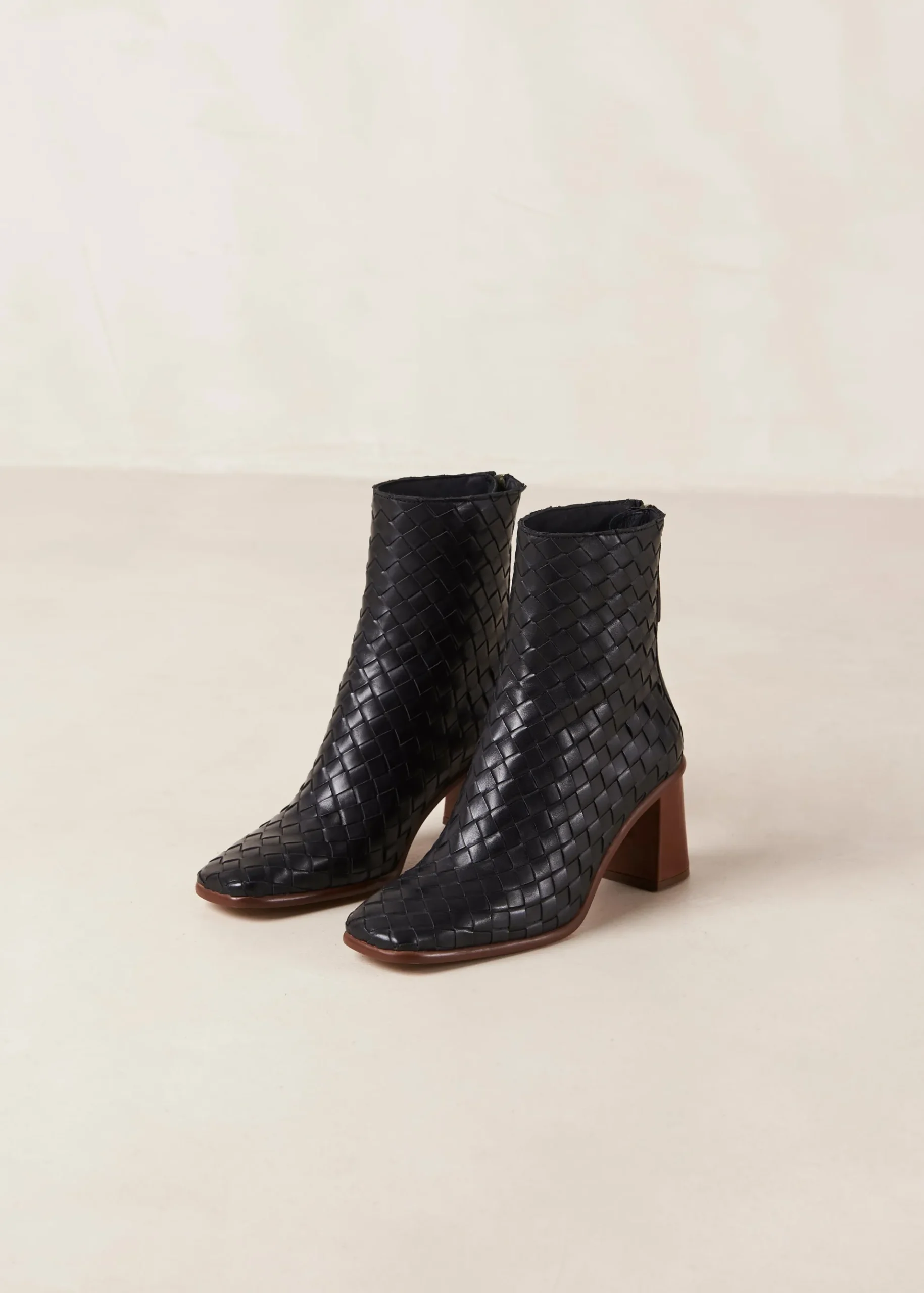 West Braided Schwarze Lederstiefel