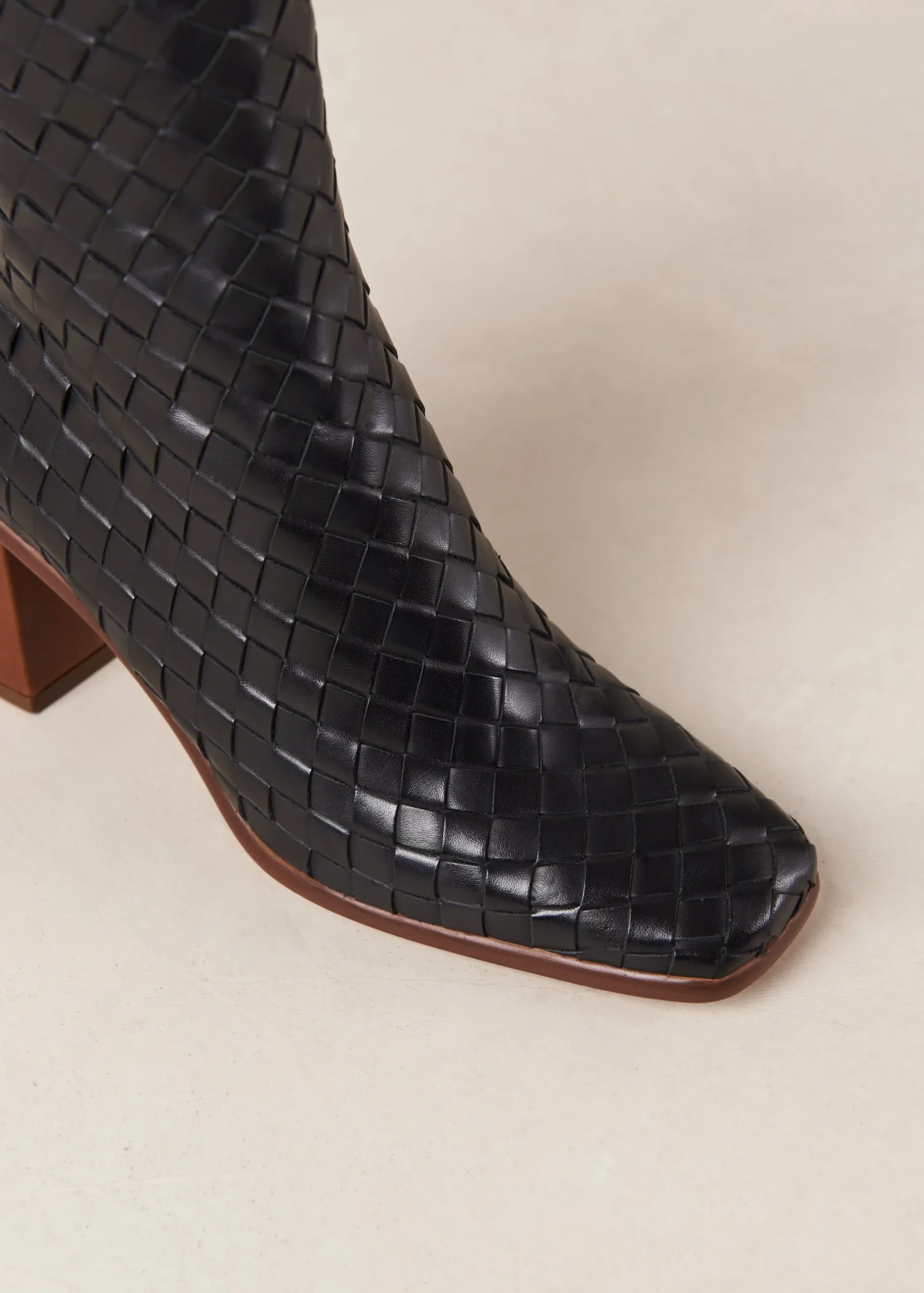 West Braided Schwarze Lederstiefel